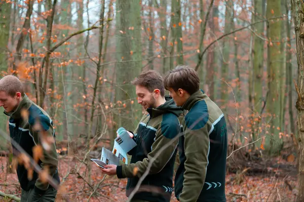 Studierende im Wald Studierende im Wald